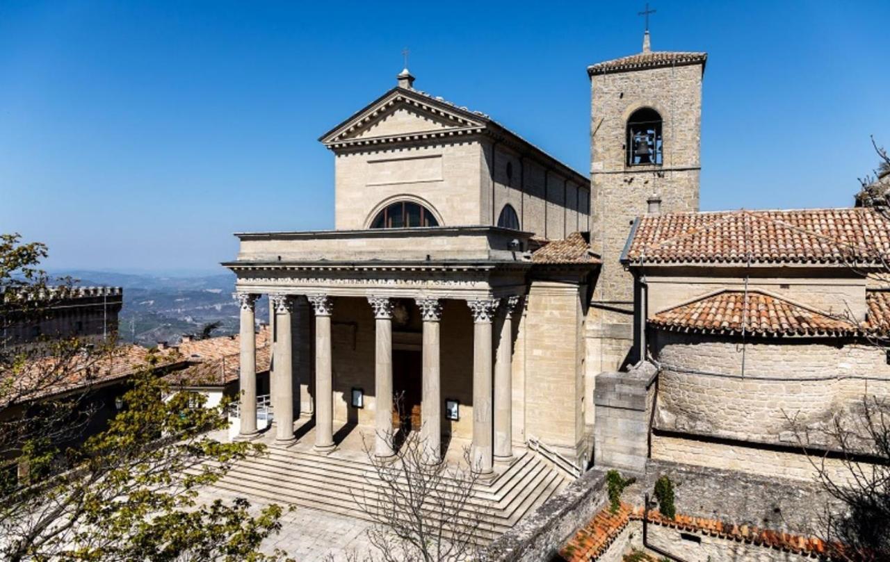 Hotel La Rocca San Marino Bagian luar foto