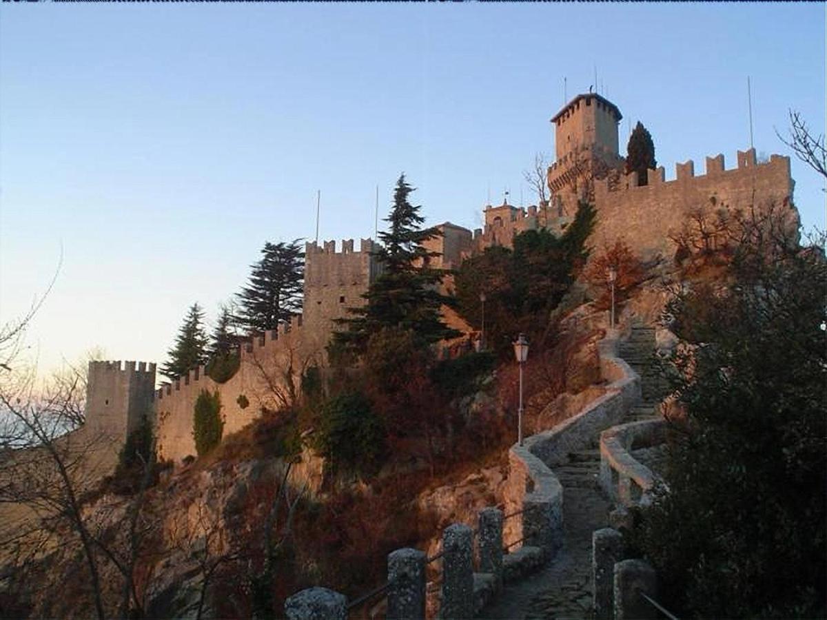 Hotel La Rocca San Marino Bagian luar foto