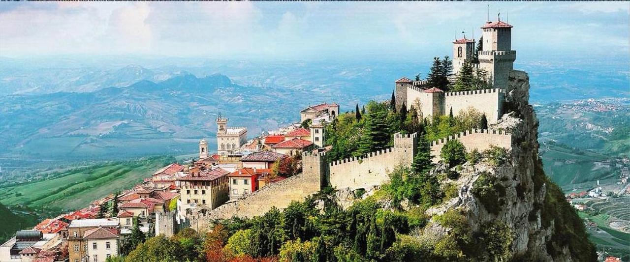 Hotel La Rocca San Marino Bagian luar foto